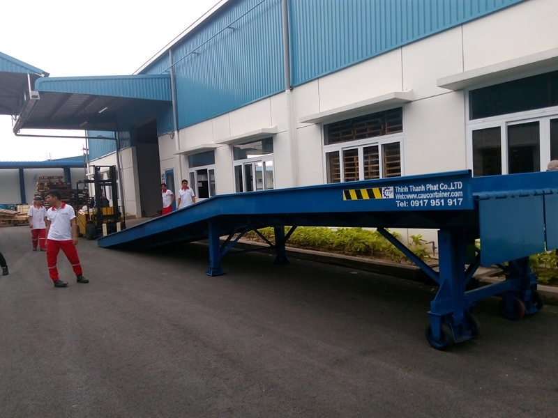 Cầu đóng rút container - Container loading ramp